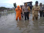 Kapolres Metro Tangerang Kota Tinjau Lokasi Banjir Periuk