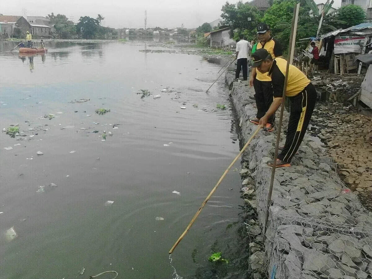 Memperingati Hari Air Sedunia, Tiga Pilar Batuceper Lakukan Kerja Bakti Membersihkan Situ Batusari