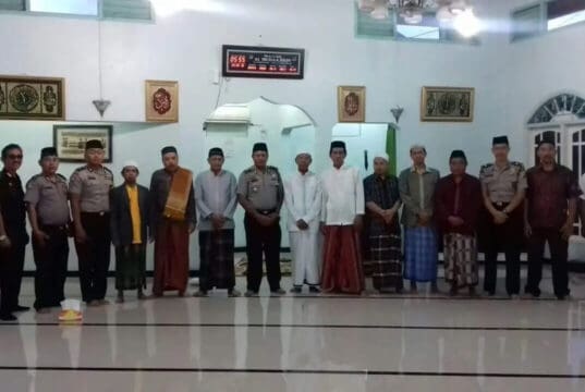 Kapolsek Jatiuwung Laksanakan Sholat Subuh Keliling Sosialisasikan Pesan Kamtibmas