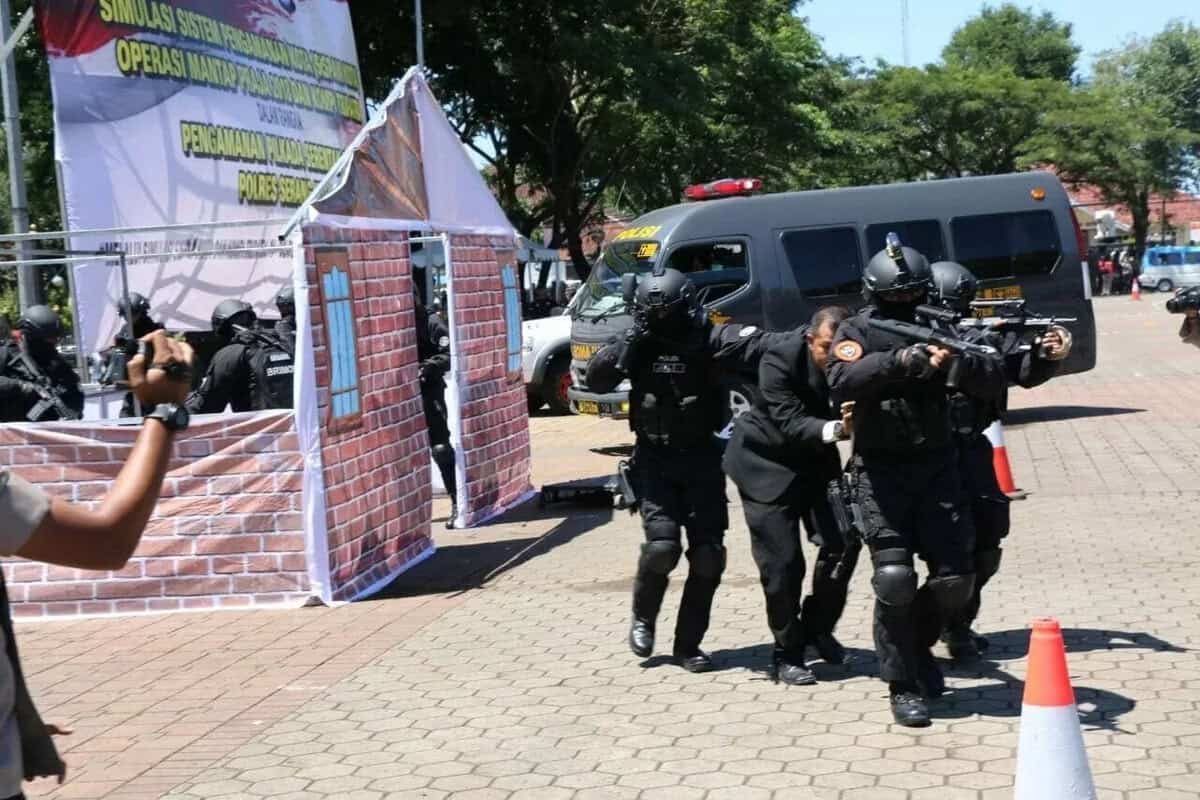 Kapolda Banten Beri Apresiasi Latihan Tripatra Sispam Kota Serang