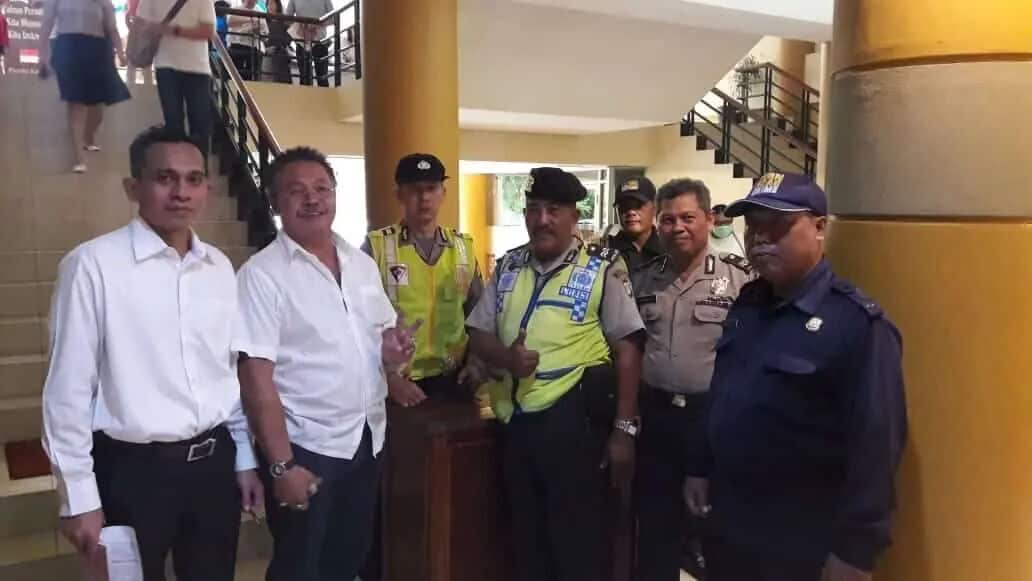 Polisi Subsektor Palem Semi Bersama Babinsa Amankan Paskah di Gereja Santo Agustinus