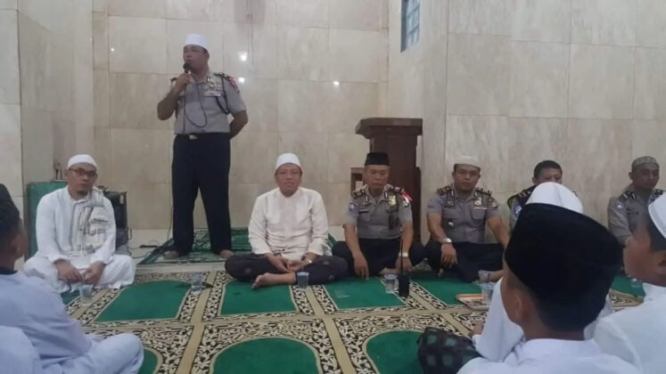Kompol Ubaidillah Kunjungi Ulama dan Santri Sebelum Pindah Tugas dari Kapolsek Neglasari ke Polsek Benda
