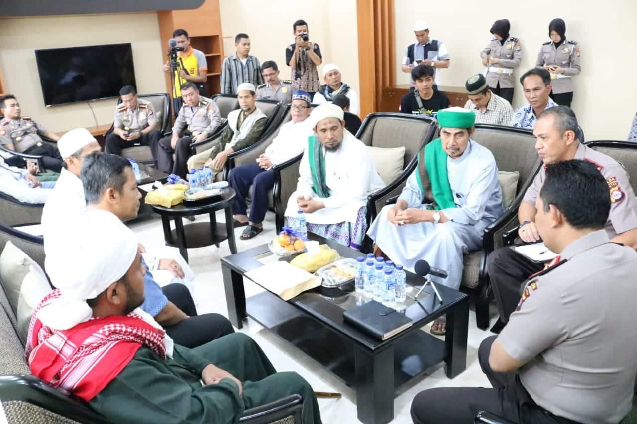 Terkait Isu Penodaan Agama, Ulama Banten Kunjungi Mapolda Banten Deklarasikan Anti Hoax