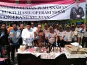 Ribuan Botol Miras Dimusnahkan di Mapolres Kota Tangerang Selatan