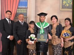 Satria Puji Irawan, Putra Ke 3 Aiptu Purwanto Ikuti Prosesi Wisudawan AMIK – STMIK Raharja Satria Puji Irawan, Putra Ke 3 Aiptu Purwanto Ikuti Prosesi Wisudawan AMIK - STMIK Raharja