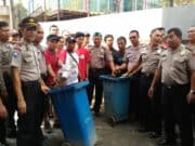Bersama FSPMI, Polsek Jatiuwung Laksanakan Kerja Bakti Jelang May Day