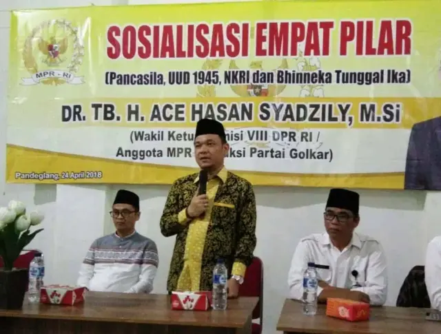 Jelang Pileg dan Pilpres, Ace Hasan: “Demokrasi Jangan Membuat Bangsa Terpecah Belah” Jelang Pileg dan Pilpres, Ace Hasan: “Demokrasi Jangan Membuat Bangsa Terpecah Belah”