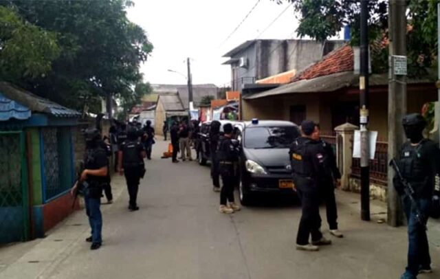 Densus 88 Gerebek Terduga Teroris di Pinang Kota Tangerang