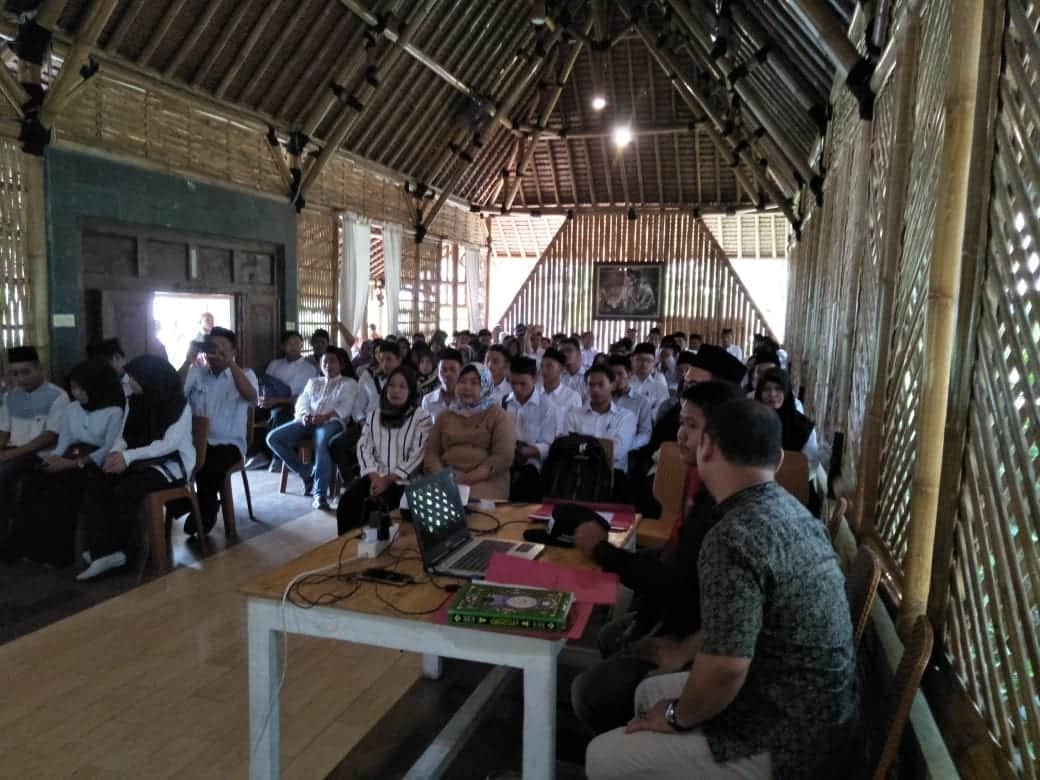 Panwaslu Kecamatan Sindang Jaya Gelar Pelantikan dan Orentasi Pengawas TPS