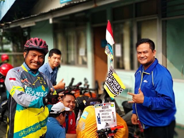 Unik, Karyawan Gajah Tunggal Tangerang Mudik Naik Sepeda