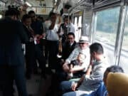 Heboh Bersama Masyarakat, Gubernur Banten Desak-desakan Naik KRL
