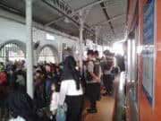 Stasiun Rangkasbitung Dipadati Pemudik dari Jakarta