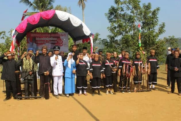 Upacara Bendera HUT ke-73 RI, Warga Desa Warungbanten Tampilkan Atraksi Kesenian Tradisional