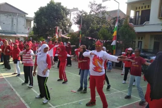 Warga Graha Indah 2 Pamulang Meriahkan Hari Kemerdekaan Dengan Senam Poco Poco Warga Graha Indah 2 Pamulang Meriahkan Hari Kemerdekaan Dengan Senam Poco Poco