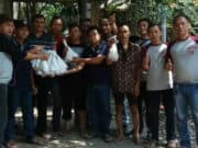 Jurnalis Tangerang Raya Bagikan Daging Qurban Kepada Warga Sekitar