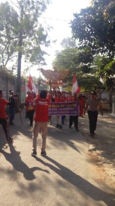 Sambut Kemeriahan Hari Kemerdekaan NKRI ke-73, Ribuan Warga Ikuti Gerak Jalan Sehat Desa Cirarab