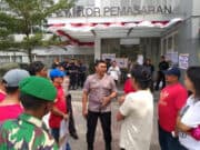 Kapolsek Cipondoh, Pimpin Pengamanan Unjuk Rasa Warga Taman Royal