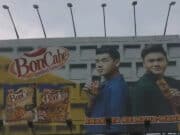 Beruang Hitam Gakumda Copot Billboard Ngemplang Pajak
