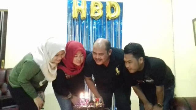 Bahagianya Kompol Abdul Salim Dapat Suprise Party Dari Keluarga Beserta Jajaran
