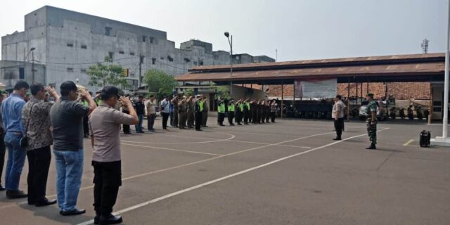 Cegah Bentrok Suporter Bola Polisi Dan TNI Apel Siaga