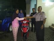 Bukti Kepedulian Polisi, Polsubsektor Palem Semi Serahkan Ranmor Pada Keluarga Alm. Banpol Dedi Sukasetia