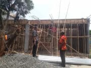 Paku Bumi Gakumda Segel Empat Bangunan Rumah tanpa IMB