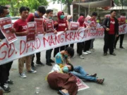 Mahasiswa Demo, Pertanyakan Mangkraknya Pembangunan Gedung DPRD Tangsel