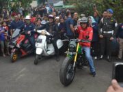 Blusukan ke Pasar Anyar di Tangerang Jokowi Gunakan Motor Custom