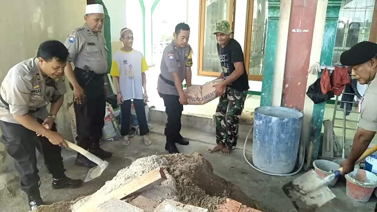 PHBI Maulid Nabi : Polisi Gelar Baksos di Masjid