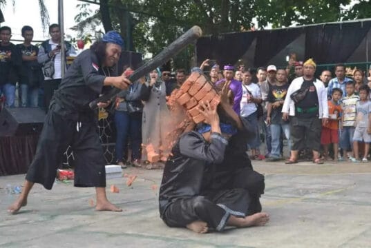 Atraksi Budaya Debus Banten dan Beksi Betawi