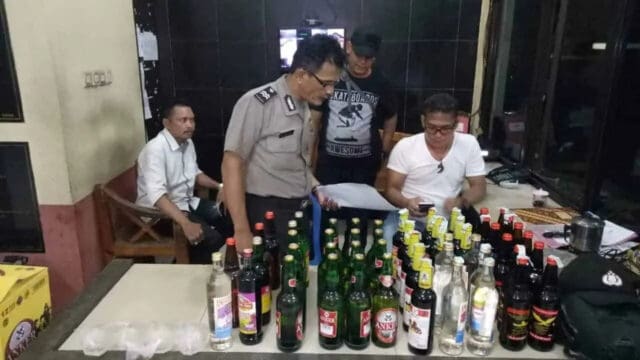 Puluhan Botol Miras Berbagai Merk Diamankan Dari Penjual Jamu
