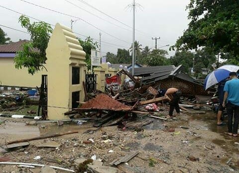 Gempa dan Tsunami Di pantai Anyer Banten