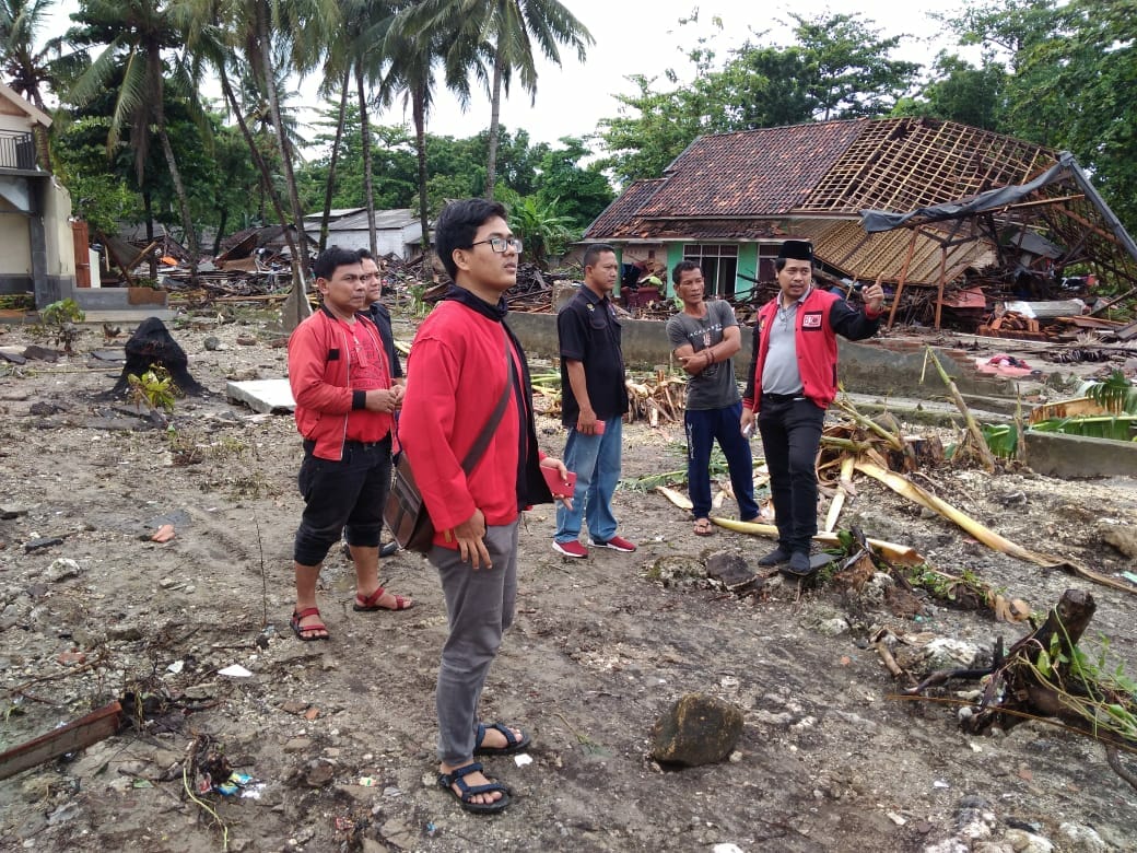 Perduli Tsunami Selat Sunda, DPC PDI Tangsel Kunjungi Posko Pengungsian