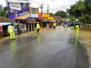 Banjir Labuan, Polisi Berlakukan Sistem Buka Tutup Jalan