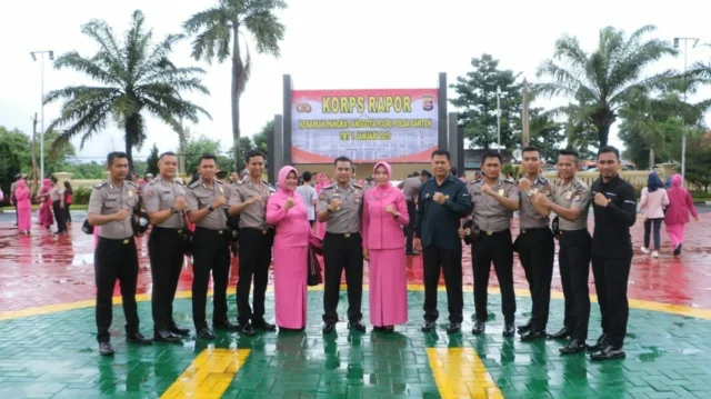 7 Anggota Bidhum Polda Banten Dapat Surprise Kenaikan Pangkat