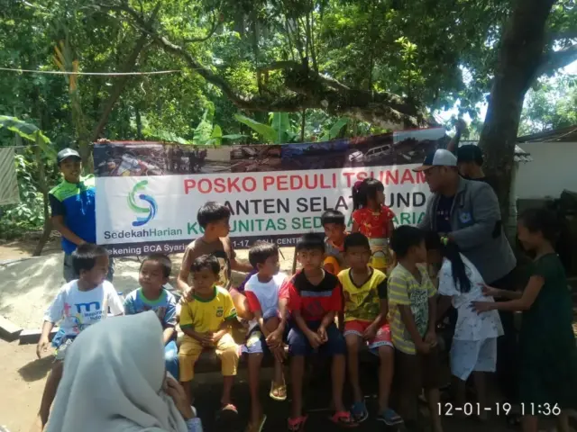 Trauma Healing Relawan Sedekah Harian Bagi Anak Korban Tsunami Trauma Healing Relawan Sedekah Harian Bagi Anak Korban Tsunami
