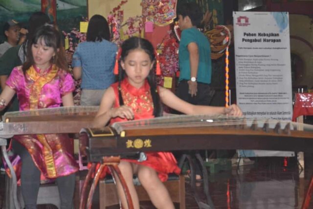 Musik Ghu Zen Iringi Malam Perayaan Imlek di Vihara Nimmala