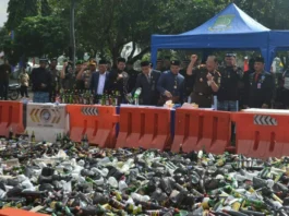 HUT Ke- 26 Kota Tangerang, Ribuan Botol Miras Dimusnahkan