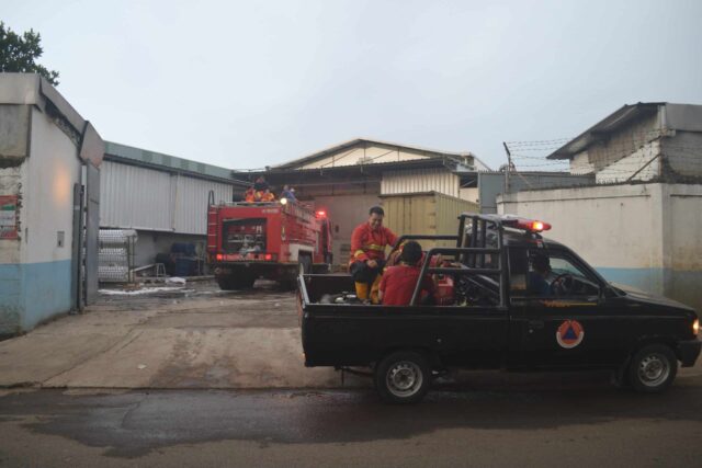 Pabrik Pembuatan Aksesoris Gorden di Tangerang Terbakar