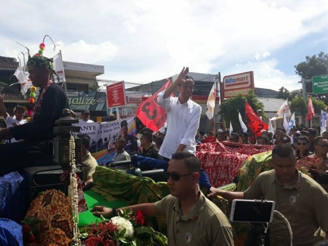 Jokowi Kampanye Perdana di Banten, Sapa Ribuan Pendukung