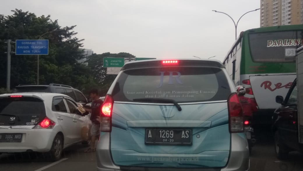 Nihil Petugas Polisi dan Dishub, Jalan Thamrin Macet Parah