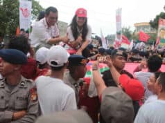 Isyana Suarakan Emak – Emak Dikarnaval Paslon 01 Isyana Suarakan Emak - Emak Dikarnaval Paslon 01