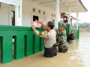 Sungai Cisadane Meluap, Dandim 0506/Tgr Bantu Korban Banjir