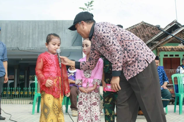 Ratusan Anak PAUD Peringati Hari Kartini di Alun-alun Kecamatan Sajira