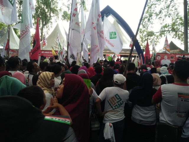 Ribuan Masa Hadiri Kampanye Karnaval Budaya Jokowi - Ma'ruf Amin di Kota Tangerang