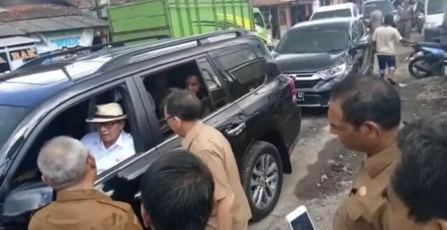 Langganan Macet, Gubernur Banten Kerahkan PUPR Bersihkan Bahu Jalan Pasar Baros
