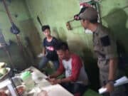 Makan Saat Puasa, Romli Ditegur Satpol PP Kota Akhlakul Karimah