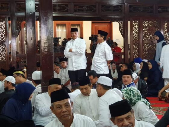 Wahidin Halim Takziyah ke Rumah Duka Ani Yudhoyono di Cikeas