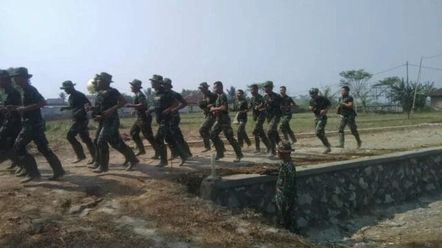 Jaga Stamina Satgas TMMD Desa Blukbuk Lari Pagi