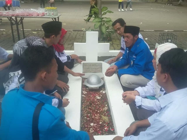 Hormati Jasa Pahlawan, KNPI Kota Tangerang dan Pantas Juara Berdo'a di TMP Taruna